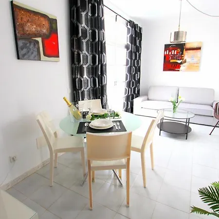 Nora House With Pool Only 500m To Sea *