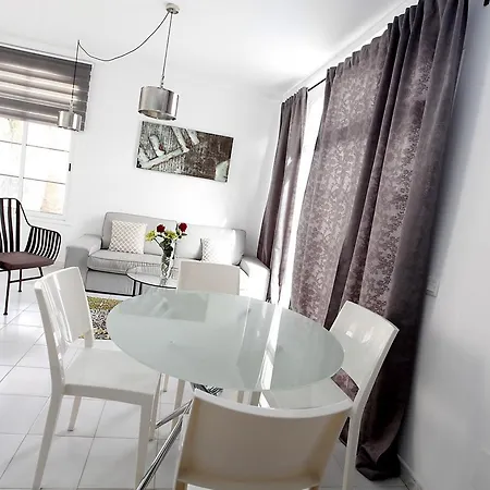 Nora House With Pool Only 500m To Sea Corralejo